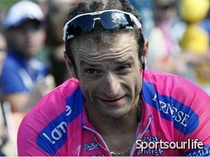 Итальянскому велогонщику Микеле Скарпони грозит дисквалификация